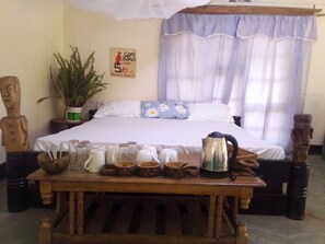 Desk, free WiFi - GAME CHANGERS LODGE - SAFARI (Arusha)