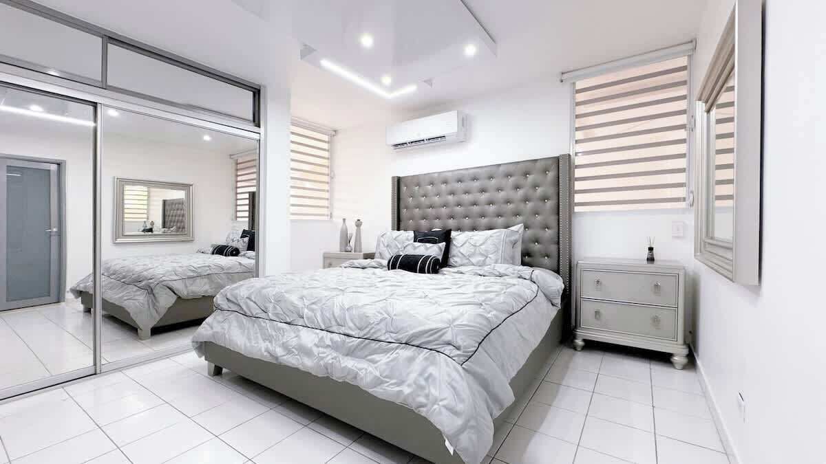 3 bedrooms, desk, iron/ironing board, travel crib