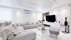 TV, offices - Royal Palm Haüs: Near SJU & Amazing Beaches (Bayamón)