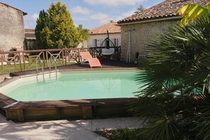 Pool - Chambre D'hôtes : Grande Champagne - 4/5 Pers Piscine, Ludothèque, Retro Gaming (Montils)