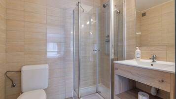Zimmer, Mehrere Schlafzimmer | Badezimmer