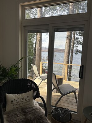 Interior - 4 season LAKEHOUSE on Papineau. Modern vibe, HOT TUB + expansive lake views
(Combermere)