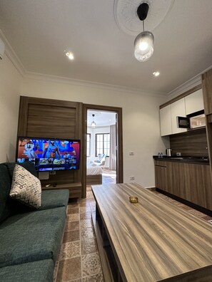 Flat-screen TV - 1/ Antica jabalal-lwebdeh

 (Amman)