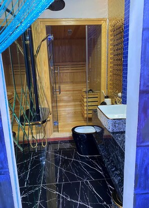 디럭스 더블룸 | 욕실 | 샤워 시설, 타월, 화장지