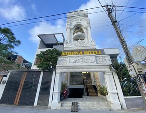 The exterior of Athena Hotel with a grand entrance, a staircase leading to the entrance, and a signboard above the entrance. - OYO 1214 Hoang Gia Athena Hotel (Hue)