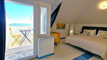 3 bedrooms, in-room safe, iron/ironing board, travel cot