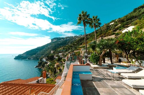 Amalfi Coast Villa w/Sea Views & Sauna & Jacuzzi plus Rooftop and Parking Garage