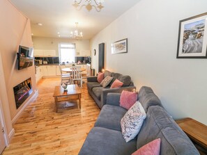 Cottage | Living area - Corner Cottage (Buxton)