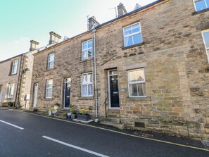 Parking - Corner Cottage (Buxton)
