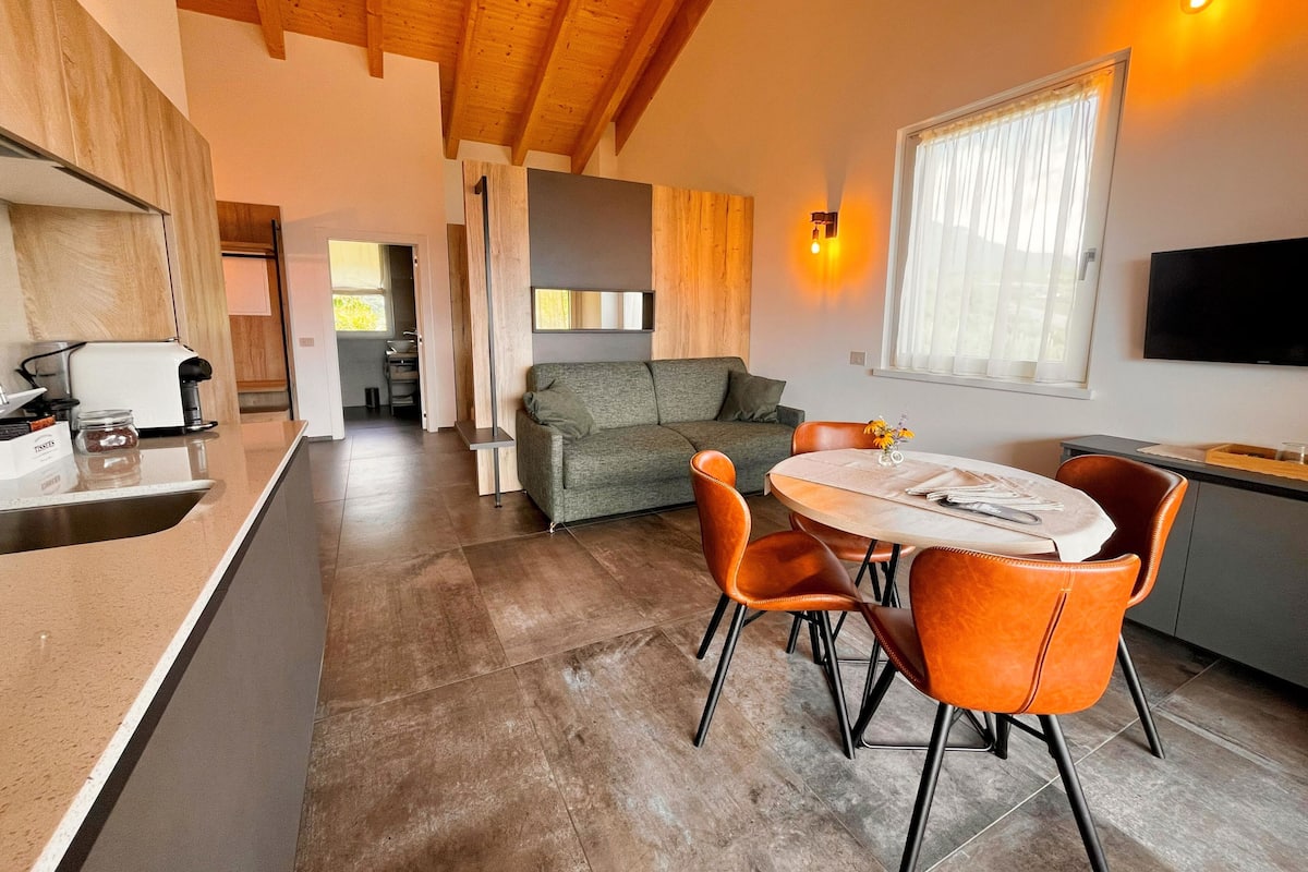 Romantic Apartment, 1 Double Bed with Sofa bed, Valley View, Tower
