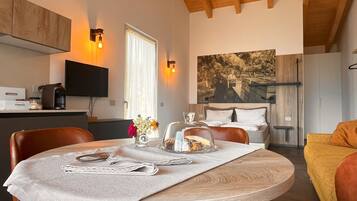 Romantisches Apartment, 1Â Doppelbett und Schlafsofa, Talblick, Turm | Eigene KĂŒche