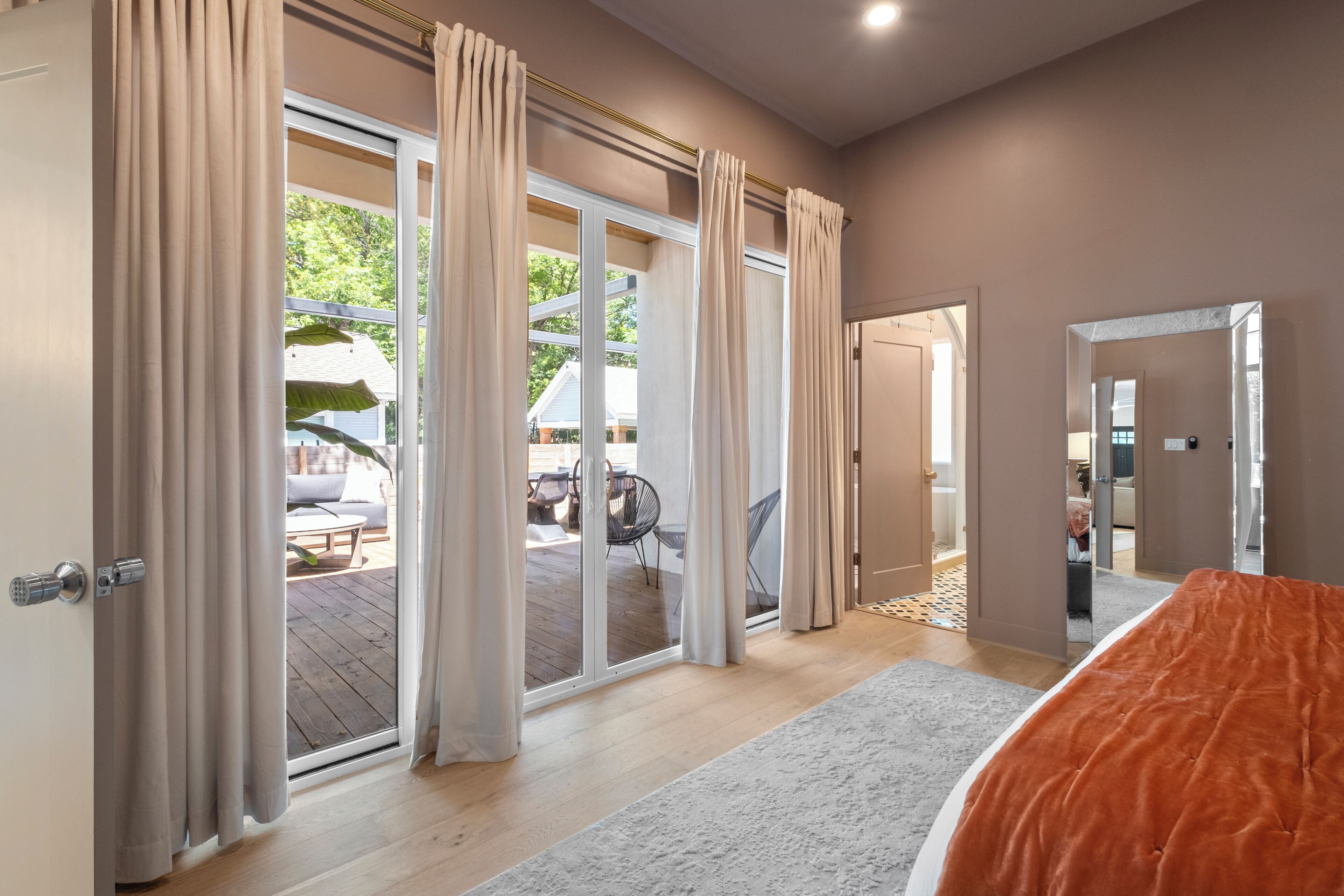 3 chambres, fer et planche à repasser, accès au Wi-Fi (inclus)