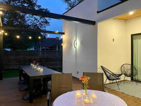 Outdoor dining