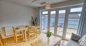 Interior - Inviting and Cosy 3-bed Home in Lincoln by Renzo, Close to Cathedral and Castle! (Lincoln)