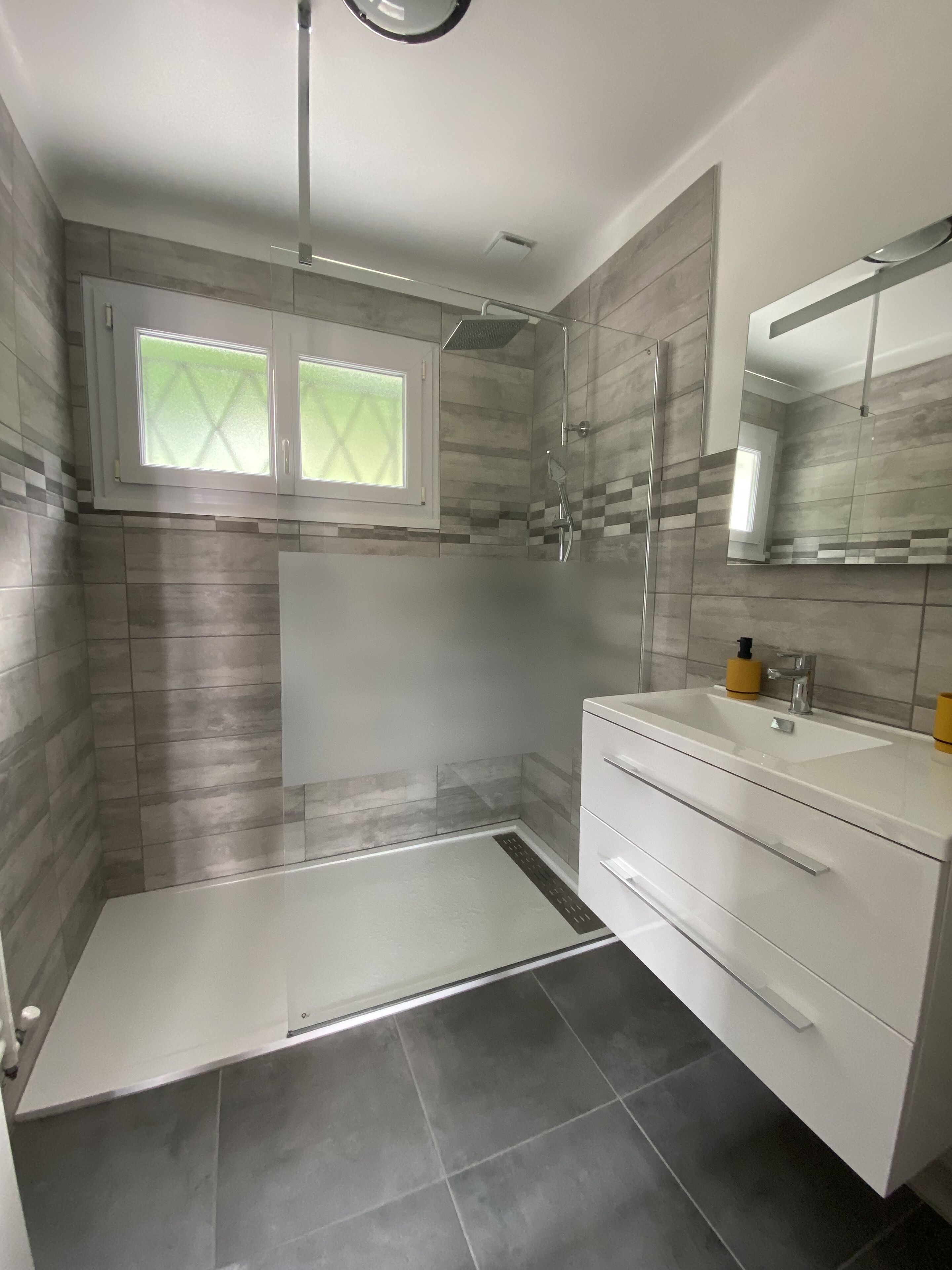 Hair dryer, towels, toilet paper