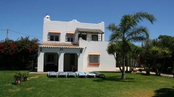 Villa | 4 bedrooms, blackout drapes, free WiFi