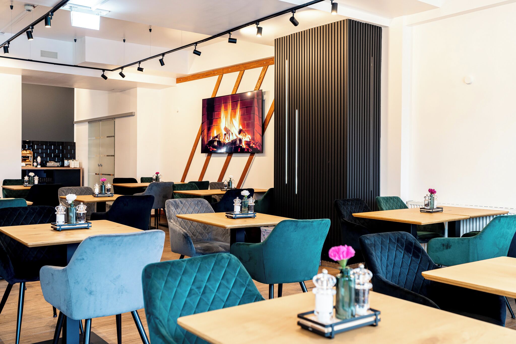 Tägliches Frühstücksbuffet (14 EUR pro Person)