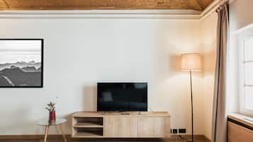Suite Duplex | 起居区 | 32-英寸液晶电视(配备卫星频道)
