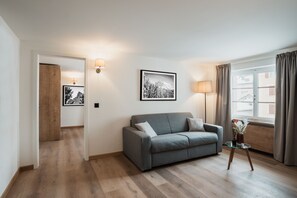 Comfort Junior Suite | Coin séjour | Télévision LCD de 32 pouces avec chaînes par satellite