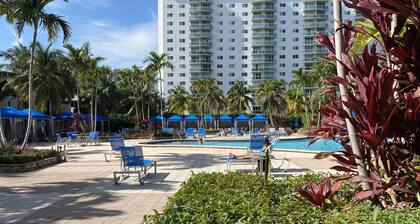 Spectacular Shinny Apt! 15th Floor. Oceanview!