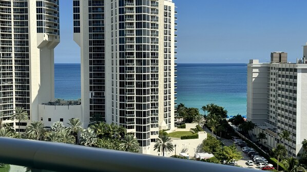 Exterior - Spectacular Shinny Apt! 15th Floor. Oceanview! (Sunny Isles Beach)