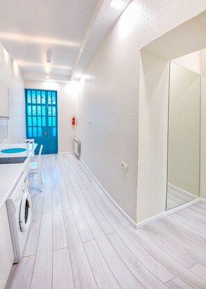 Appartement | Privékeuken | Kookgerei, borden en bestek