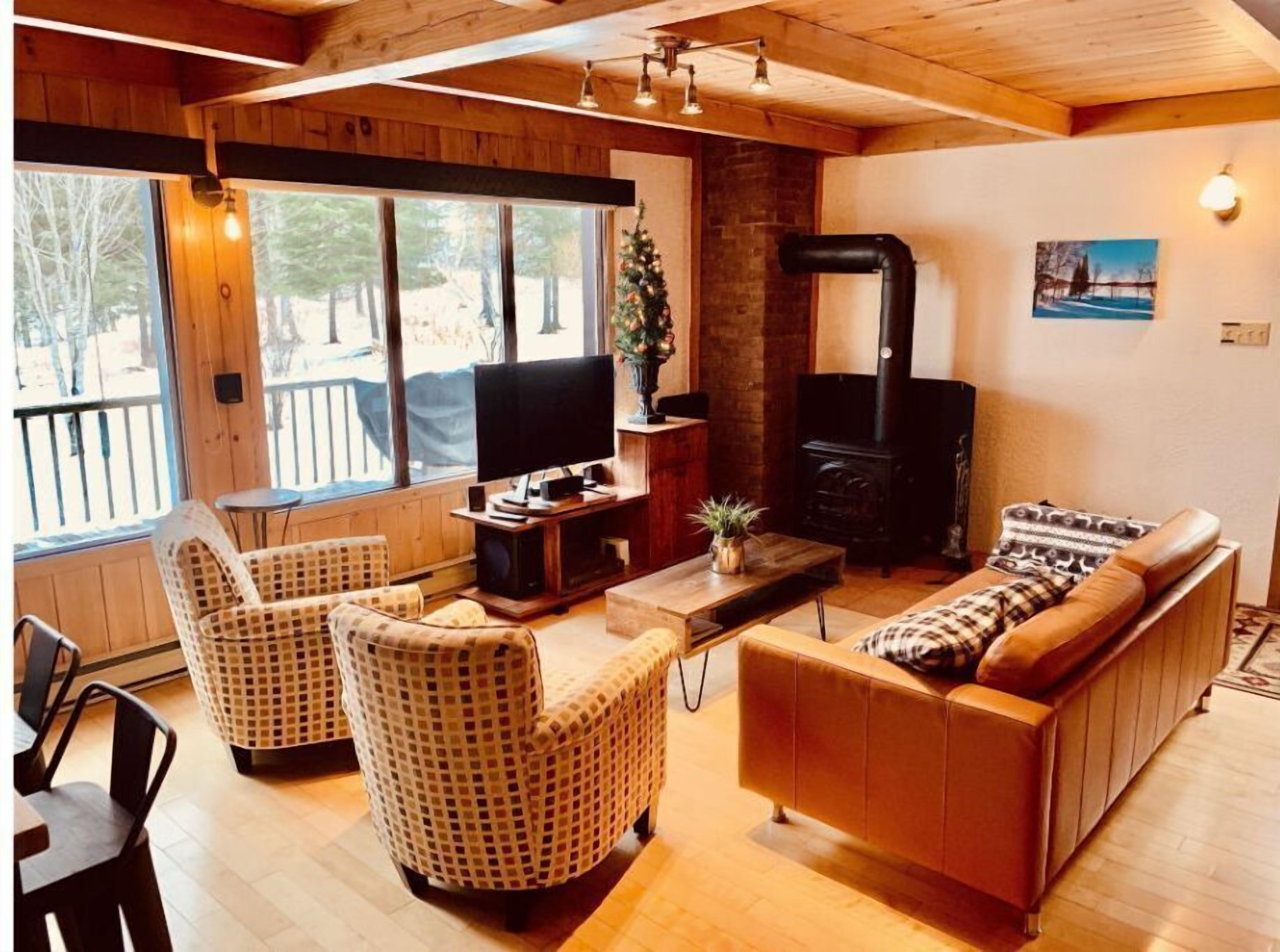 Smart TV, fireplace, DVD player