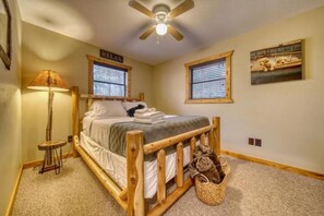 2 bedrooms, free WiFi, bed sheets - Creekside Cabin - Hot Tub, Firepit, Porch (Hiawassee)