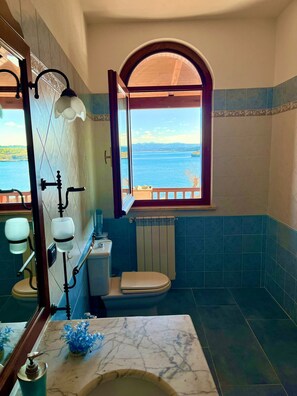 Dusche, Haartrockner, Bidet, Handtücher