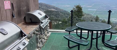 屋外ダイニングエリア