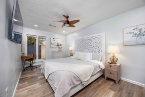 2 bedrooms, desk, iron/ironing board, WiFi