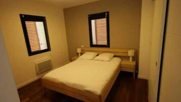 5 slaapkamers, een bureau, reisbedje, gratis wifi