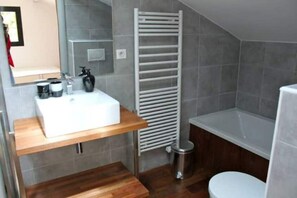 Shower, hair dryer, towels, soap - La Grange (Angresse)