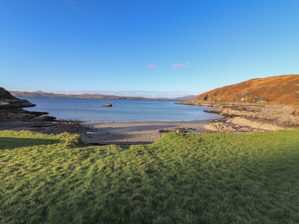 Beach nearby - Doune Bay Lodge (Mallaig)