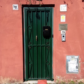 Interior entrance - Andenis Tiber House  (Rome)