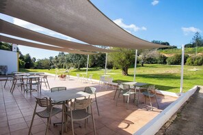 Outdoor dining - C63 Quinta do Paraiso Beautiful Single Storey Bungalow (Carvoeiro)