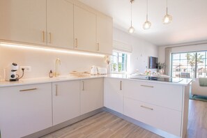 Fridge, microwave, oven, stovetop - Casa Francesca, renovated luxury townhouse walking distance of Carvoeiro (Carvoeiro)