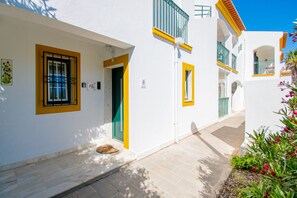Exterior detail - Casa Francesca, renovated luxury townhouse walking distance of Carvoeiro (Carvoeiro)