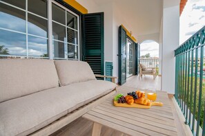 Terrace/patio - Casa Francesca, renovated luxury townhouse walking distance of Carvoeiro (Carvoeiro)