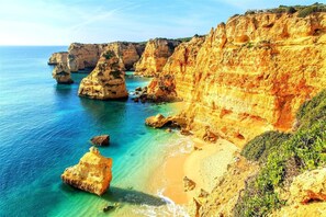 Beach nearby - Casa Ryder Short walk from Marinha beach! (Lagoa)
