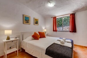 2 chambres, fer et planche à repasser, Wi-Fi gratuit, draps fournis