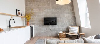 Brewery Park 2302 - Stylish Contemporary Suite