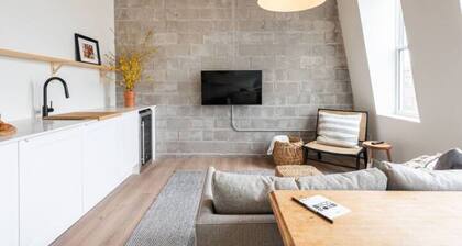 Brewery Park 2302 - Stylish Contemporary Suite