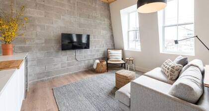 Brewery Park 2302 - Stylish Contemporary Suite