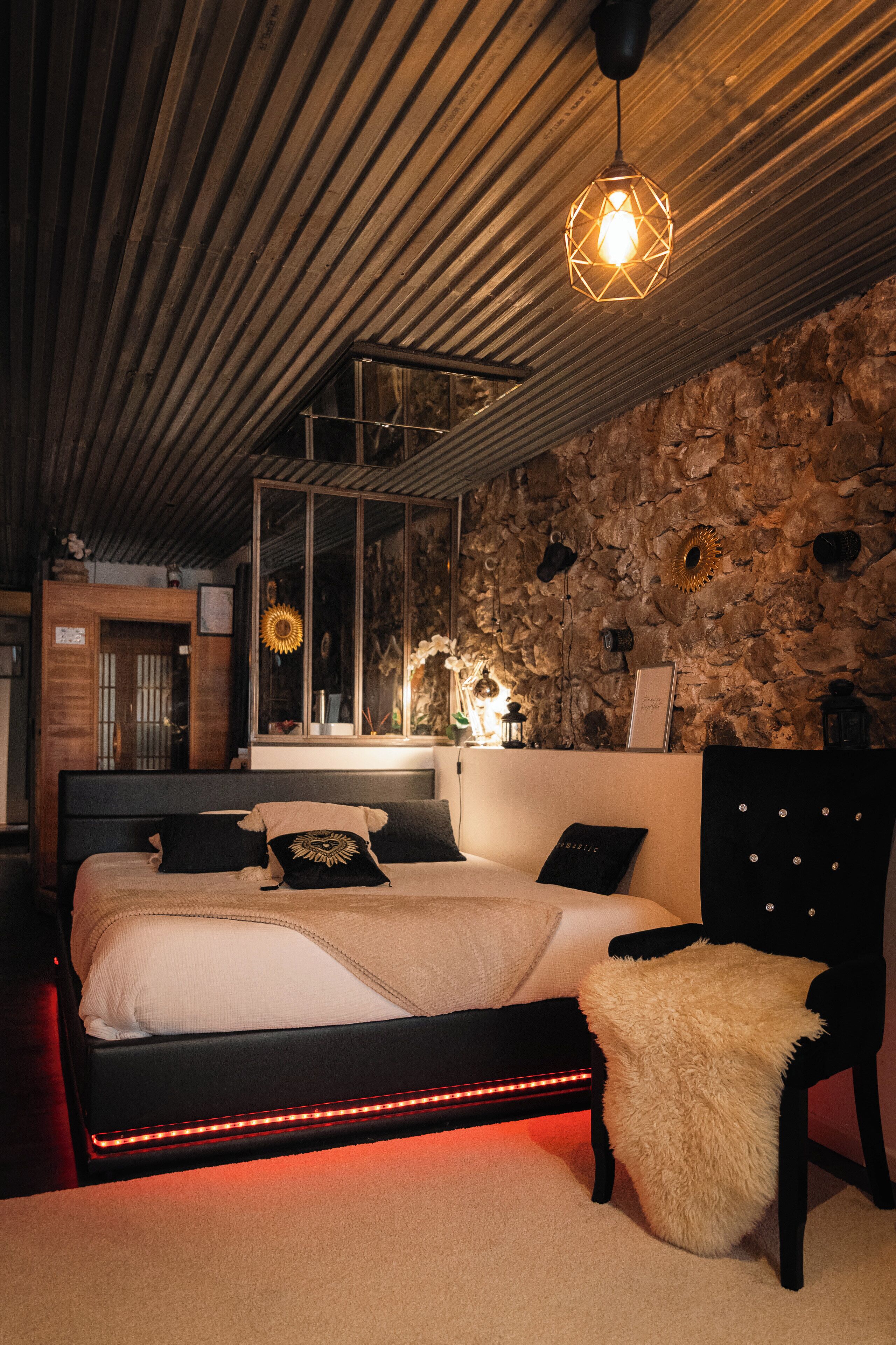 1 bedroom, desk, free WiFi, bed sheets