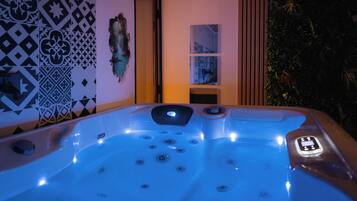Bain à remous extérieur