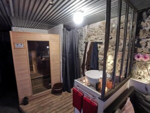 Whirlpool, Haartrockner, Handtücher, Seife
