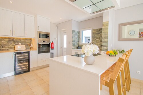 Ana- Beautiful villa in walking distance of Carvoeiro with Heated Private Pool