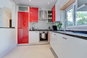 Geladeira, fogão, cooktop, lava-louças