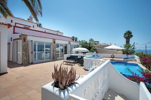Terrace/patio - Casa do Sul Modern Villa in Centre of Carvoeiro With Sea View (Carvoeiro)